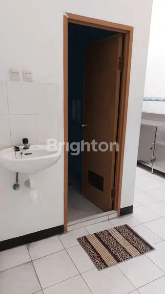 image RUMAH SANGAT TERAWAT 1,5 LANTAI DI LEBAK INDAH REGENCY SURABAYA (6)