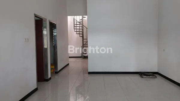 image RUMAH SANGAT TERAWAT 1,5 LANTAI DI LEBAK INDAH REGENCY SURABAYA (4)
