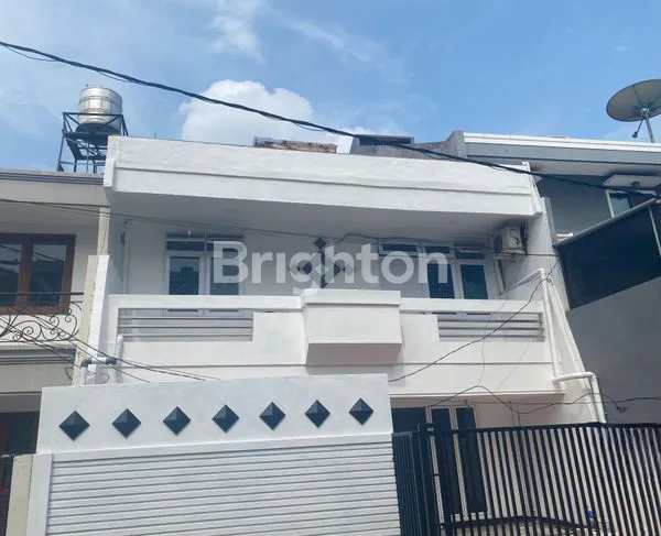 image RUMAH MEWAH 3 LANTAI LT 269M² DI GREENVILLE (5)