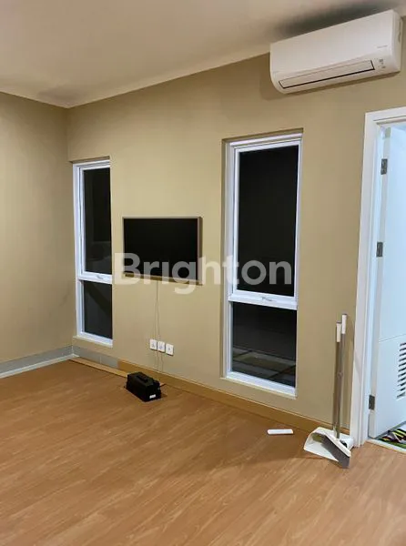 image DIJUAL RUMAH 2 LANTAI DI GRAHA RAYA BINTARO 1.5 M (3)