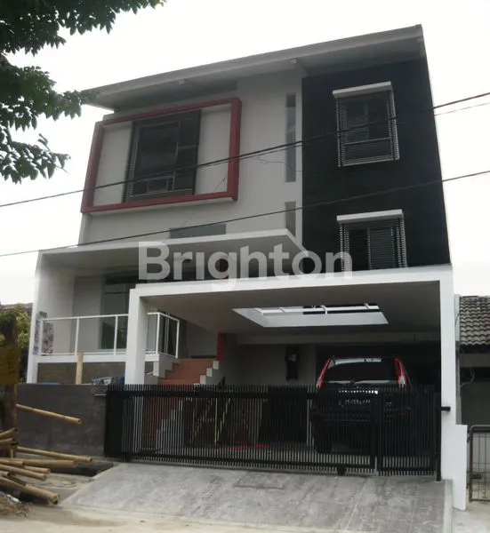 image RUMAH MEWAH 2 LANTAI DI KELAPA GADING, LT 144M² (1)