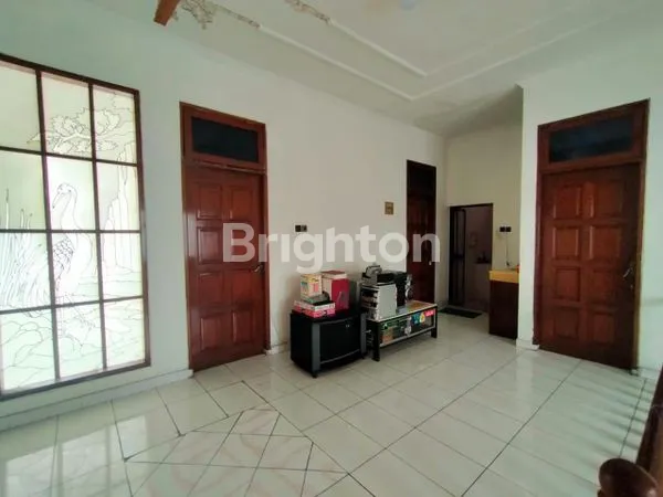 image RUMAH 1 LANTAI SIAP PAKAI DI JALAN KEMBAR RAYA SUTOREJO PRIMA, DEKAT DENGAN GATE SECURITY, LUAS 300 (12X25), ROW JALAN 3 MOBIL BISA KPR (6)