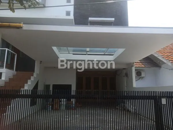 image RUMAH MEWAH 2 LANTAI DI KELAPA GADING, LT 144M² (2)