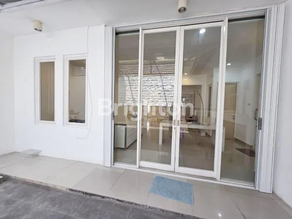 image RUMAH 2ND SIAP PAKAI WIGUNA TENGAH, SEMI FURNISH HADAP TIMUR  (3)