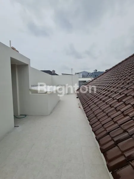 image RUMAH 2 LANTAI LOKASI STRATEGIS DEKAT DEKAT MAYJEND SUNGKONO RAYA KUPANG INDAH RAYA SUKOMANUNGGAL DARMO INDAH DARMO BARU DUKUH KUPANG HR MUHAMMAD (7)