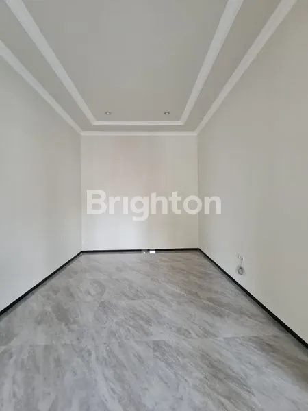 image RUMAH 2 LANTAI LOKASI STRATEGIS DEKAT DEKAT MAYJEND SUNGKONO RAYA KUPANG INDAH RAYA SUKOMANUNGGAL DARMO INDAH DARMO BARU DUKUH KUPANG HR MUHAMMAD (4)