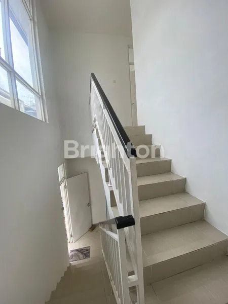 image DIJUAL RUMAH 2 LANTAI DI BINTARO JAYA 2,25 M NEGO (4)