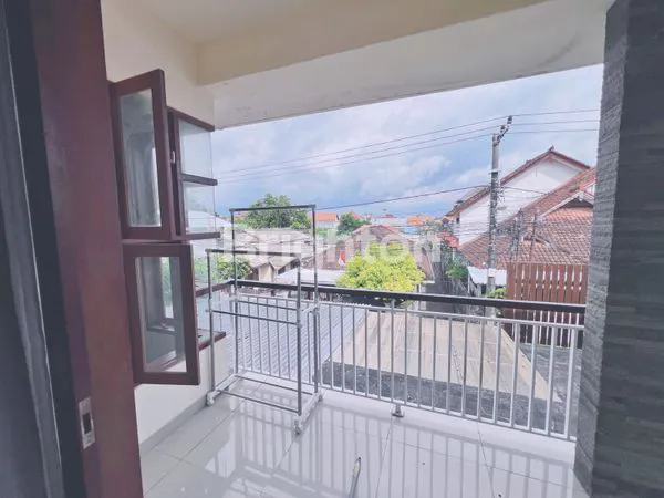 image RUMAH FURNISH 2 LANTAI SIAP HUNI KAMAR 3+1 DEKAT LAPANGAN RENON (3)