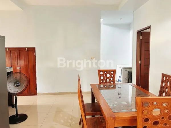 image RUMAH FURNISH 2 LANTAI SIAP HUNI KAMAR 3+1 DEKAT LAPANGAN RENON (4)