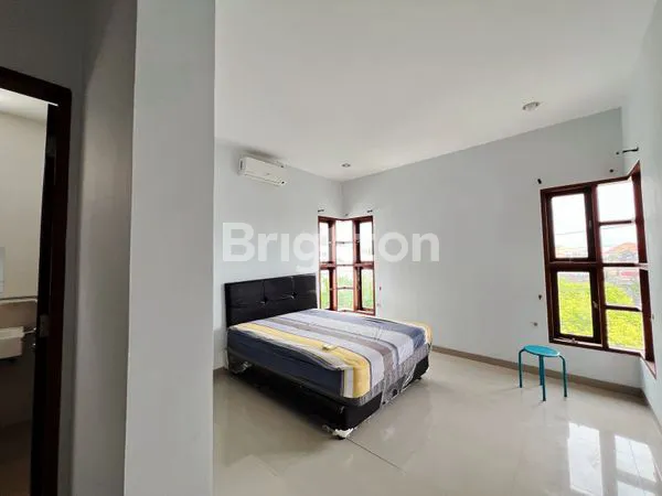 image RUMAH FURNISH 2 LANTAI SIAP HUNI KAMAR 3+1 DEKAT LAPANGAN RENON (8)
