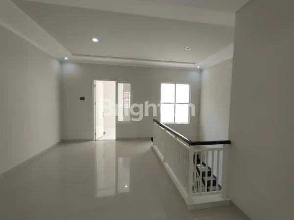 image RUMAH  NEW MINIMALIS DI MANYAR TIRTOASRI DEKAT SEKOLAH PETRA (3)