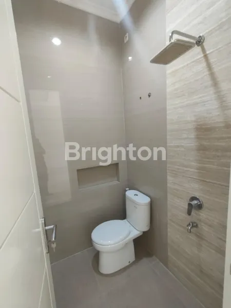 image RUMAH  NEW MINIMALIS DI MANYAR TIRTOASRI DEKAT SEKOLAH PETRA (4)