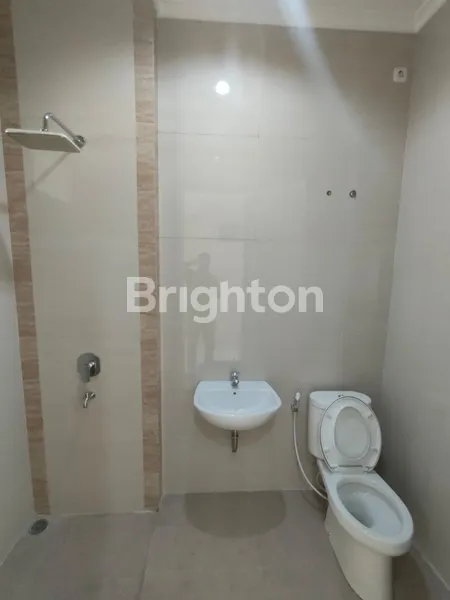 image RUMAH  NEW MINIMALIS DI MANYAR TIRTOASRI DEKAT SEKOLAH PETRA (5)