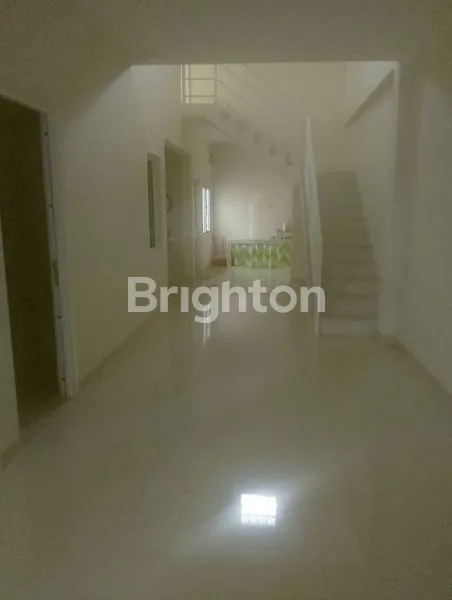 image RUMAH SIAP HUNI DI SEWA KAN LIPPO KARAWACI TANGERANG (2)