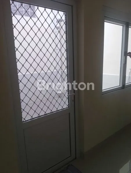 image RUMAH SIAP HUNI DI SEWA KAN LIPPO KARAWACI TANGERANG (6)