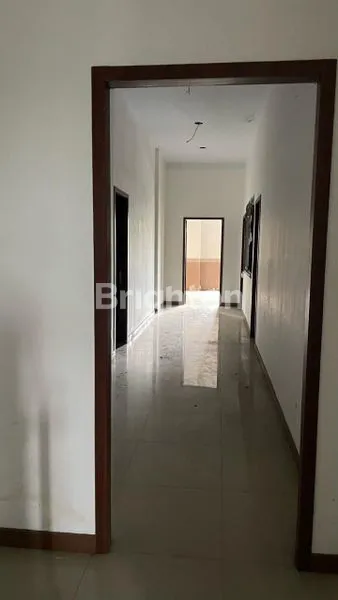 image RUKO 3 LANTAI STRATEGIS DI JL. ARIFIN AHMAD, MARPOYAN DAMAI (4)