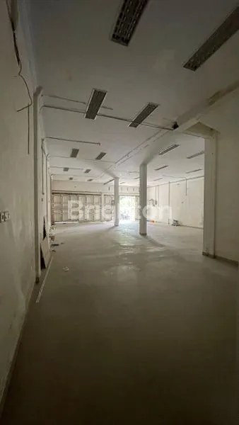 image RUKO 3 LANTAI STRATEGIS DI JL. ARIFIN AHMAD, MARPOYAN DAMAI (6)