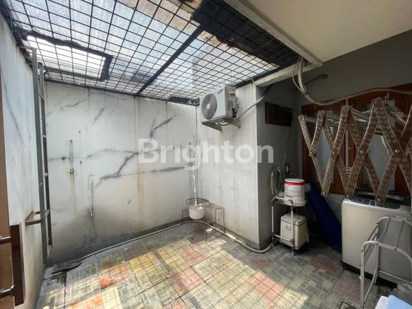image DIJUAL RUMAH MEWAH DUA LANTAI SIAP HUNI LOKASI STRATEGIS BERLOKASI DI CIPINANG CEMPEDAK JAKARTA TIMUR (8)