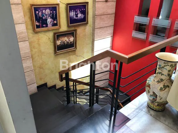image DIJUAL RUMAH MEWAH DUA LANTAI SIAP HUNI LOKASI STRATEGIS BERLOKASI DI CIPINANG CEMPEDAK JAKARTA TIMUR (4)