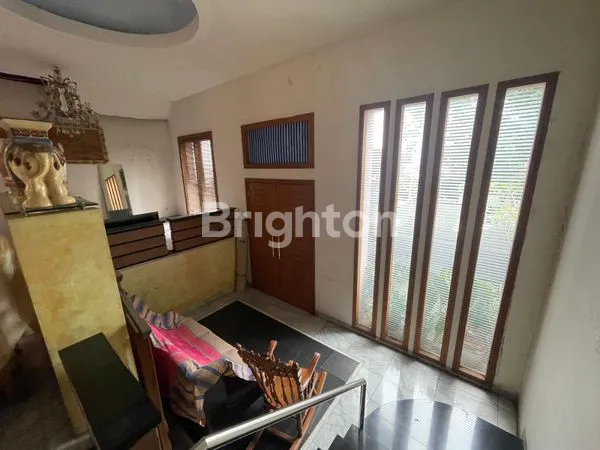 image DIJUAL RUMAH MEWAH DUA LANTAI SIAP HUNI LOKASI STRATEGIS BERLOKASI DI CIPINANG CEMPEDAK JAKARTA TIMUR (6)