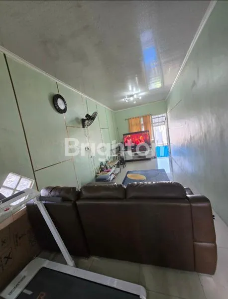 image RUMAH STRATEGIS 3 LANTAI LT 45M², HADAP SELATAN (3)