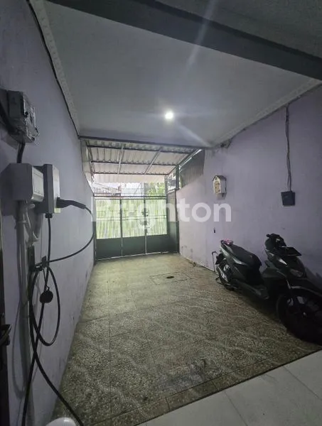 image RUMAH STRATEGIS 3 LANTAI LT 45M², HADAP SELATAN (1)