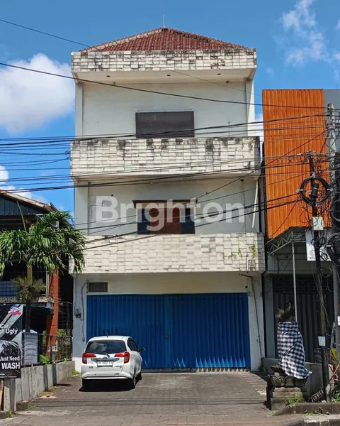DIJUAL / DISEWAKAN RUKO 3 LANTAI DI MAHENDRADATTA SELATAN, DENPASAR | LT 300 M² | LB 440 M²