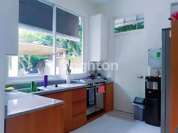 image A VILLA ON SPACIOUS 1100 M2 LAND, JUST 8 MINUTES TO SANUR BEACH (2)