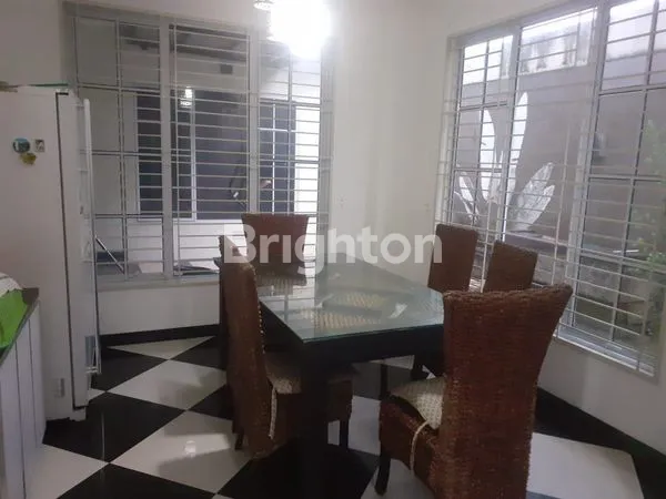 image DIJUAL RUMAH MEWAH & LUAS DI JALAN RAMBUTAN (8)
