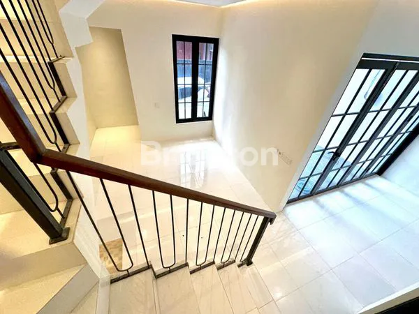 image RUMAH 2 LANTAI BARU, 4 KT, SHM DI MALANG (1)