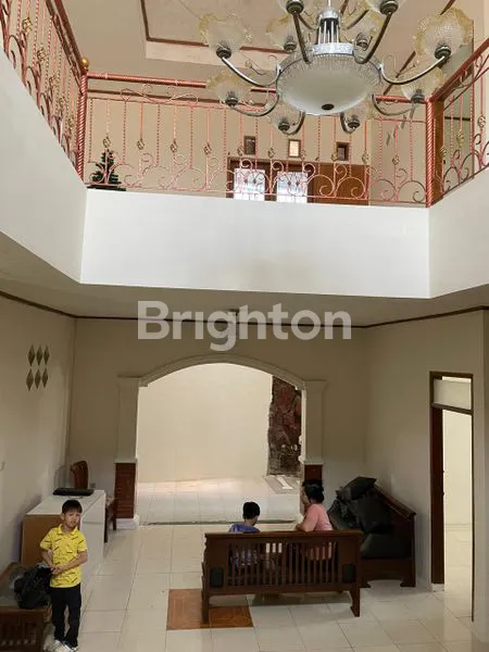 image RUMAH STRATEGIS PADASUKA RAYA – HUNIAN SEKALIGUS TEMPAT USAHA, LANGKA! (8)