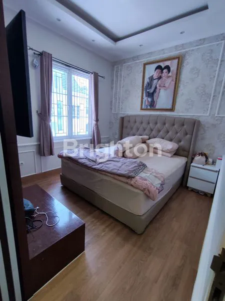 image RUMAH CANTIK 2 LANTAI DI CLUSTER TRIMEZIA GADING SERPONG (4)