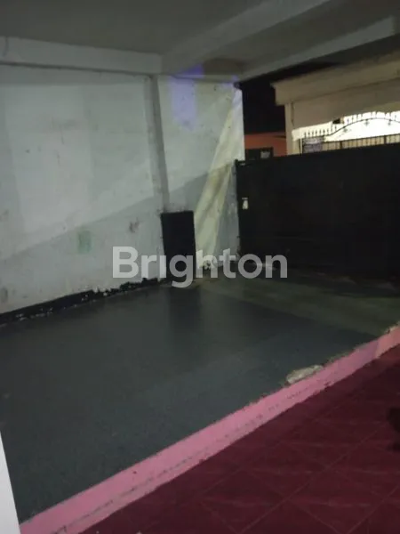 image RUMAH BESAR 4 KT / 2 KM DUA LANTAI! MUAT 1 MOBIL + 3 MOTOR – COCOK UNTUK KELUARGA BESAR (2)