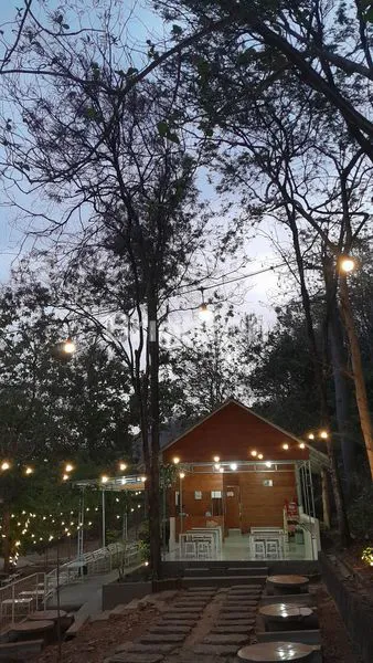 image DIJUAL CAFE BERJALAN – AREA WISATA SEL0MANGKLENG (1)