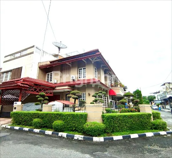 image PRIME LOCATION. TAMAN MALIBU INDAH. RUMAH POSISI HOOK. HADAP TIMUR & SELATAN. HARGA BAGUS !! (1)