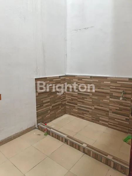 image DIJUAL CEPAT RUMAH HUNI DALAM KOMPLEK (BEKAS KANTOR) (4)