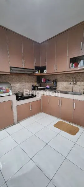 image RUMAH 2 LANTAI 3 KT DI MEGA KEBON JERUK (3)