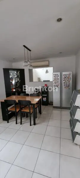 image RUMAH 2 LANTAI 3 KT DI MEGA KEBON JERUK (4)