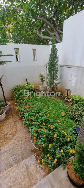 image RUMAH 2 LANTAI 3 KT DI MEGA KEBON JERUK (6)