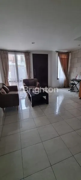 image RUMAH 2 LANTAI 3 KT DI MEGA KEBON JERUK (7)