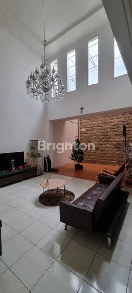 image RUMAH 2 LANTAI 3 KT DI MEGA KEBON JERUK (5)