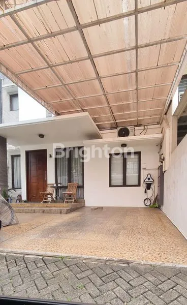 image RUMAH 2 LANTAI 3 KT DI MEGA KEBON JERUK (1)