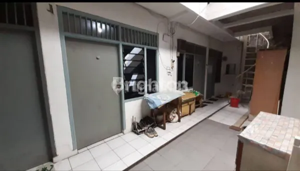 image RUMAH BESAR PLUS   KOS AKTIF 15 KAMAR DI AMPERA RAYA - JAKSEL, PARKIR 10 MOBIL (6)