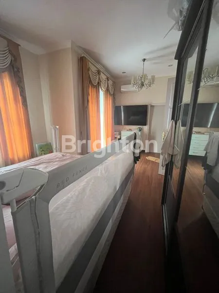 image DI JUAL RUMAH MEWAH 2 LANTAI DI BEVERLY HILL, LT 200M² (3)