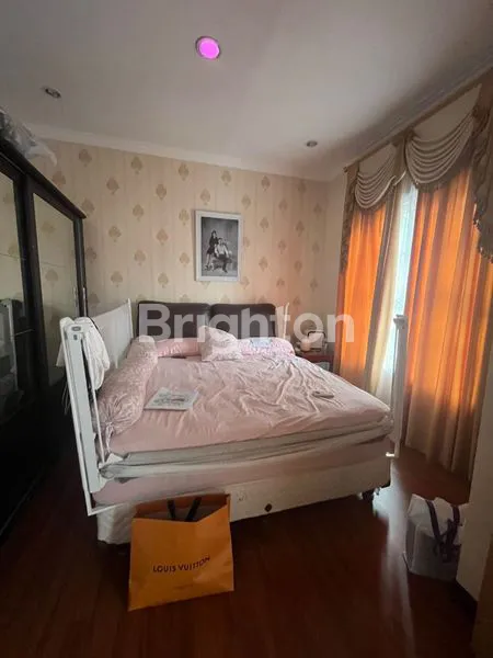 image DI JUAL RUMAH MEWAH 2 LANTAI DI BEVERLY HILL, LT 200M² (4)