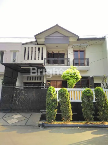 image RUMAH SIAP HUNI 2 LANTAI DI TAMAN ARIES (1)