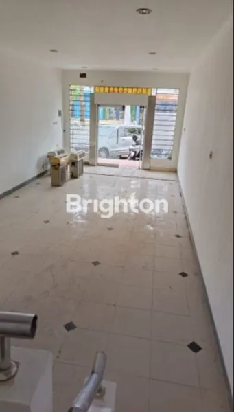 image RUKO STRATEGIS 3 LANTAI  PUSAT TURIS, DEKAT PANTAI & OLEH-OLEH DI JALAN BAKUNGSARI KUTA (1)