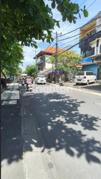 image RUKO STRATEGIS 3 LANTAI  PUSAT TURIS, DEKAT PANTAI & OLEH-OLEH DI JALAN BAKUNGSARI KUTA (2)