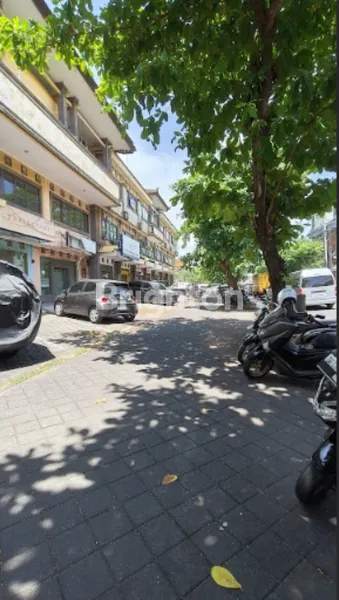 image RUKO STRATEGIS 3 LANTAI  PUSAT TURIS, DEKAT PANTAI & OLEH-OLEH DI JALAN BAKUNGSARI KUTA (4)