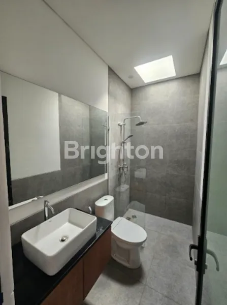 image DISEWAKAN VILLA EKSKLUSIF FULL FURNISHED 2 KT – LOKASI TENANG, FASILITAS MEWAH (2)